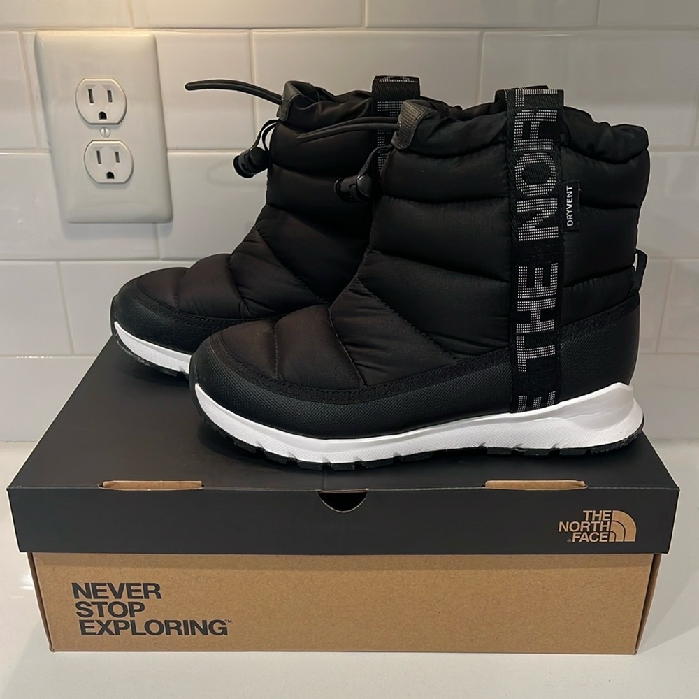 Like New! The North Face Kids' ThermoBall Pull-On Waterproof Boots! Size 4